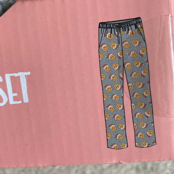 NEW retro slippers and lounge pants gift set large - Picture 3 of 8